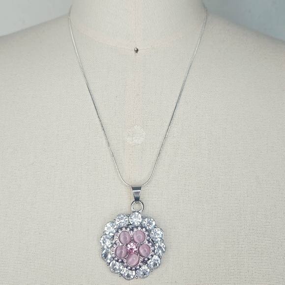 Round Rhinestone Snap Button Necklace with Pink Flower Rhinestone Button Snap - Picture 1 of 10